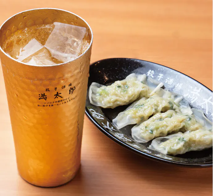 A highball and gyoza