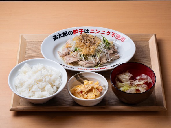 大阪発！ニンニク不使用・薄皮餃子の「餃子酒場 満太郎」オフィシャルサイト！「ニンニクが入ってへん のにめっちゃ旨い餃子食べたことありますか？」ただ今、大阪兵庫を中心に店舗展開中！