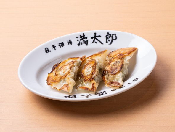 大阪発！ニンニク不使用・薄皮餃子の「餃子酒場 満太郎」オフィシャルサイト！「ニンニクが入ってへん のにめっちゃ旨い餃子食べたことありますか？」ただ今、大阪兵庫を中心に店舗展開中！