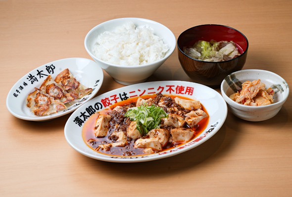 大阪発！ニンニク不使用・薄皮餃子の「餃子酒場 満太郎」オフィシャルサイト！「ニンニクが入ってへん のにめっちゃ旨い餃子食べたことありますか？」ただ今、大阪兵庫を中心に店舗展開中！